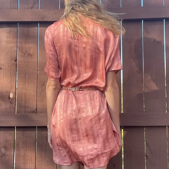 Cute versatile oversized pink button up dress / shirt or coverup - Picture 3 of 7